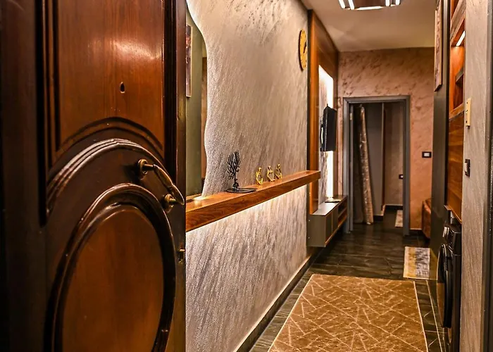 Apartment Luxury Poolside Retreat Elegant Two Within A Seafront *
