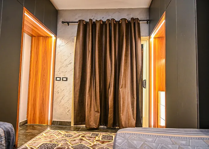 Luxury Poolside Retreat Elegant Two Within A Seafront