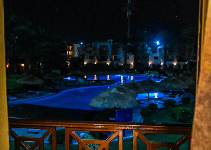 Luxury Poolside Retreat Elegant Two Within A Seafront Apartment Sharm el-Sheikh