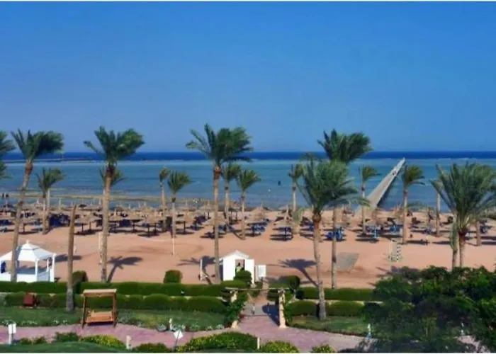 Luxury Poolside Retreat Elegant Two Within A Seafront