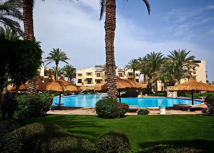 Luxury Poolside Retreat Elegant Two Within A Seafront Apartment Sharm el-Sheikh